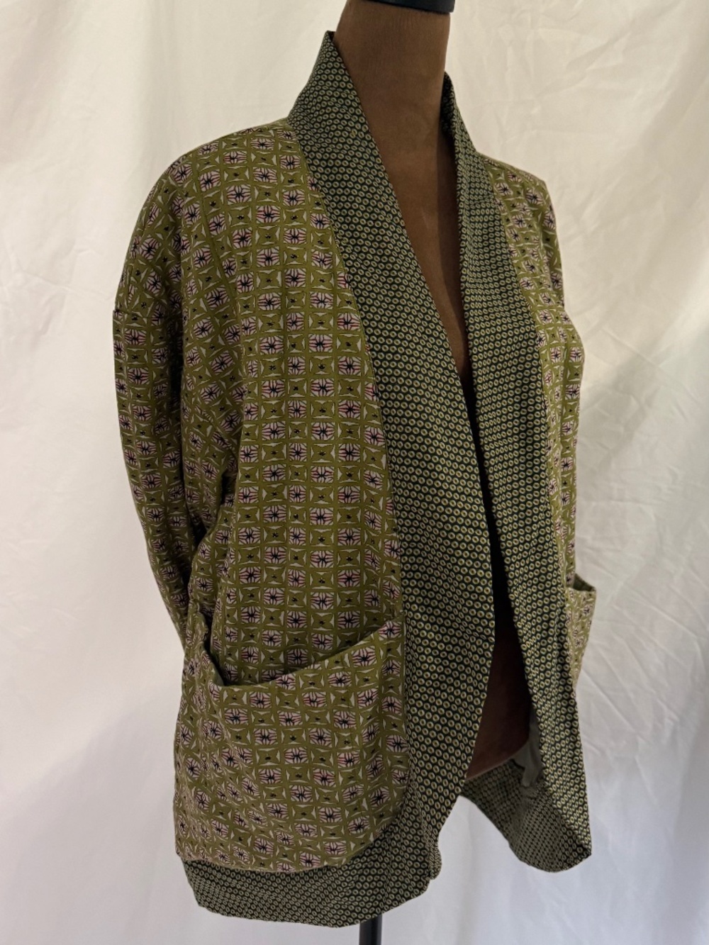 Artistic mx-print motif Open front, lightweight quilted jacket/kimono cardigan